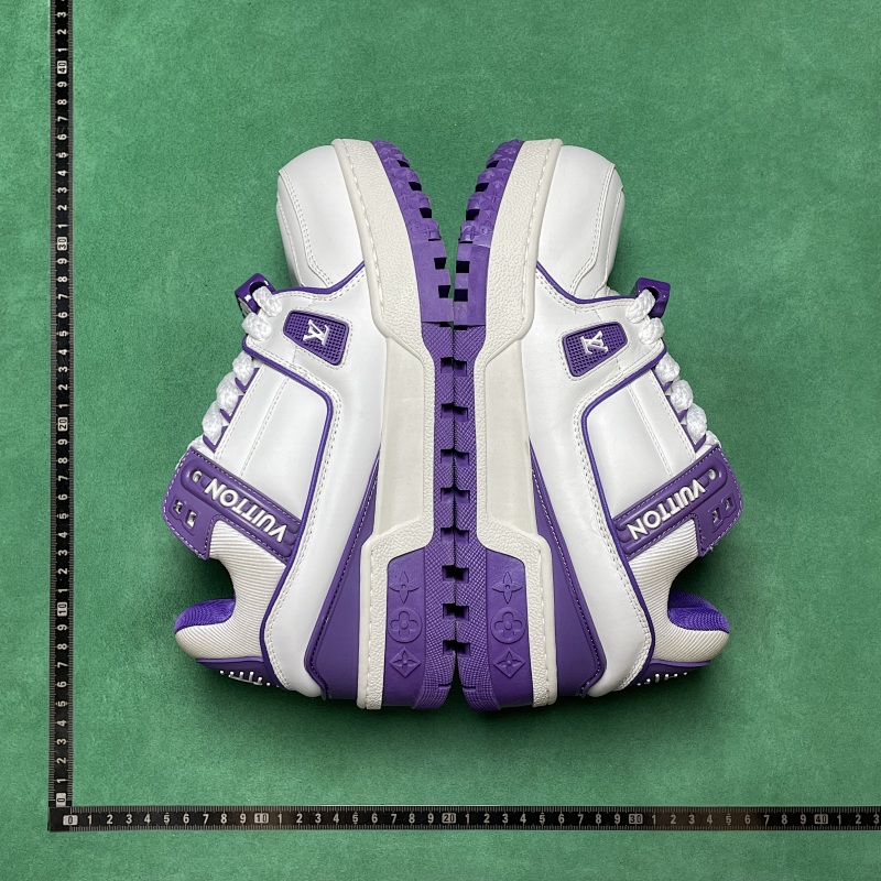 LOUIS VUITTON SNEAKERS (282)