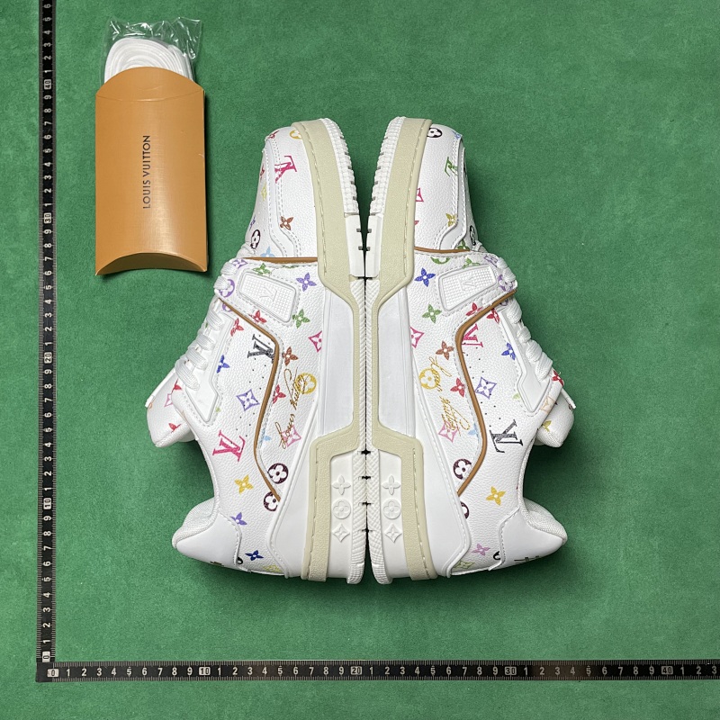 LOUIS VUITTON SNEAKERS (13)