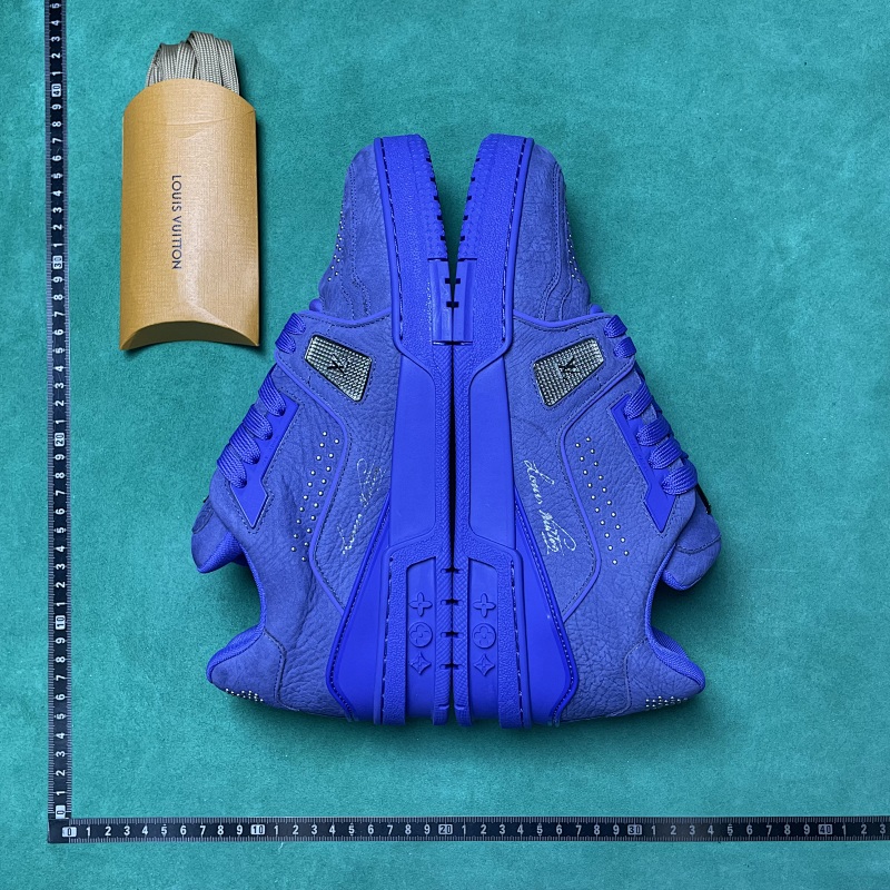 LOUIS VUITTON SNEAKERS (342)