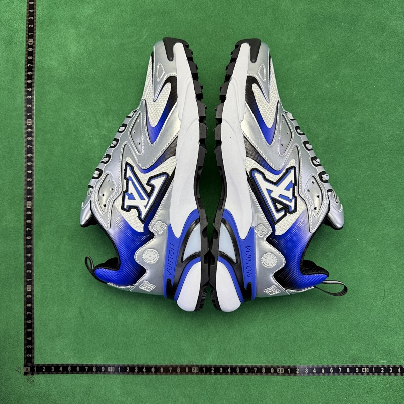 LOUIS VUITTON SNEAKERS (248)