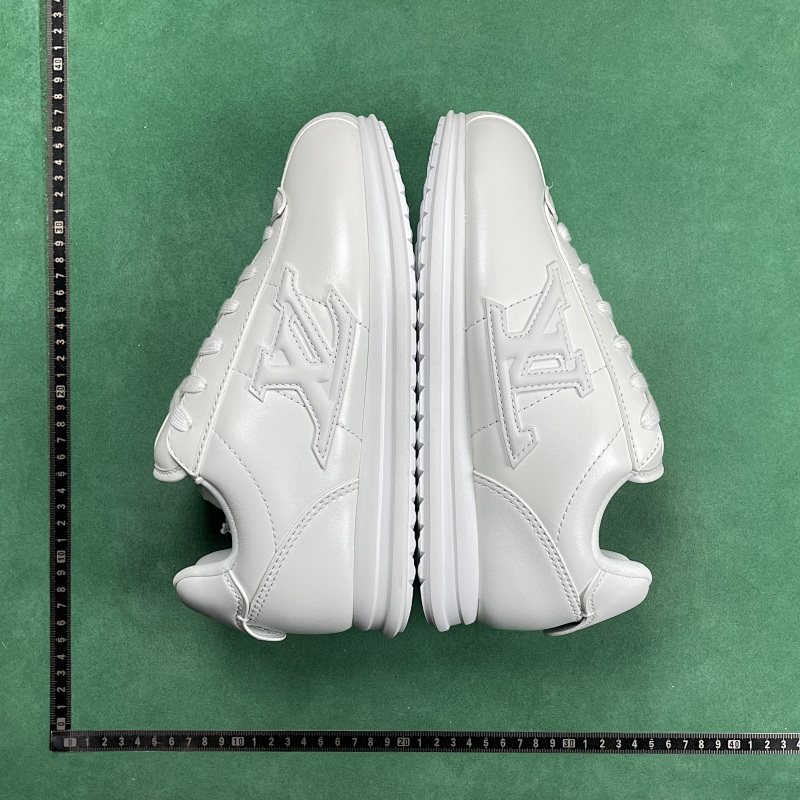 LOUIS VUITTON SNEAKERS (34)