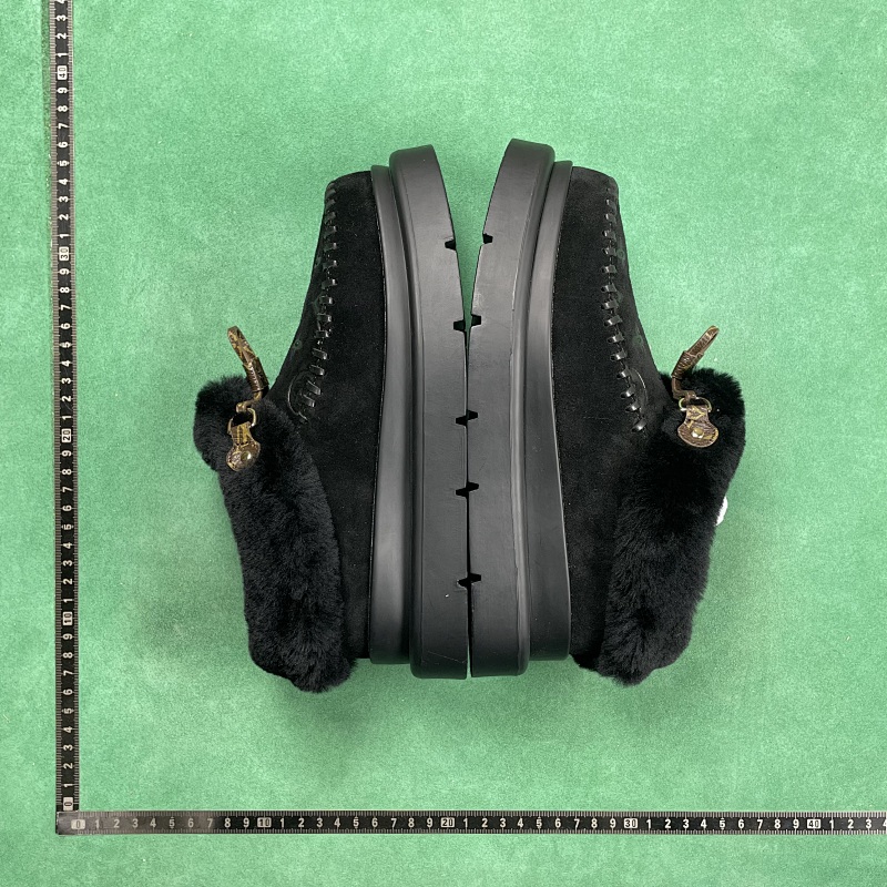LOUIS VUITTON SNEAKERS (27)