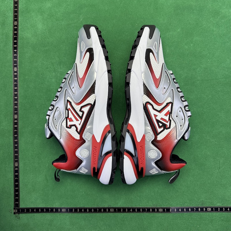 LOUIS VUITTON SNEAKERS (249)