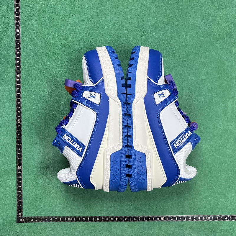 LOUIS VUITTON SNEAKERS (138)