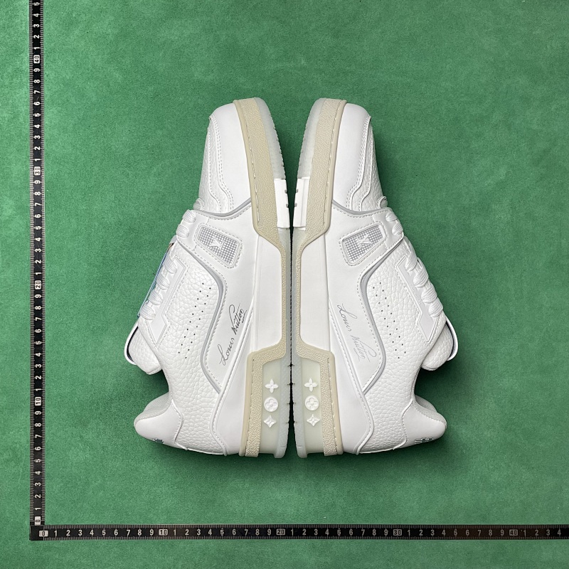 LOUIS VUITTON SNEAKERS (270)