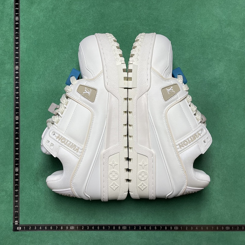 LOUIS VUITTON SNEAKERS (277)