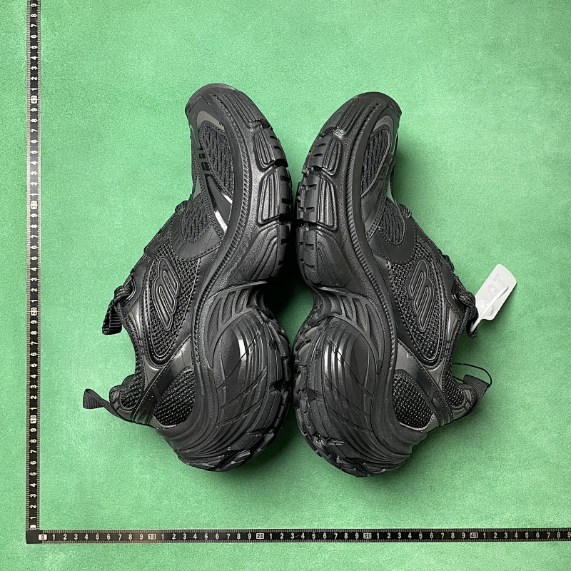 BALENCIAGA SNEAKERS (244)