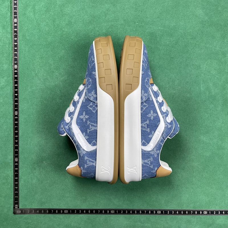 LOUIS VUITTON SNEAKERS (121)