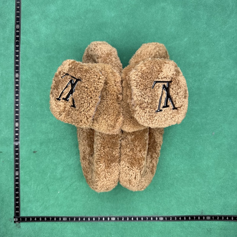 LOUIS VUITTON SNEAKERS (353)