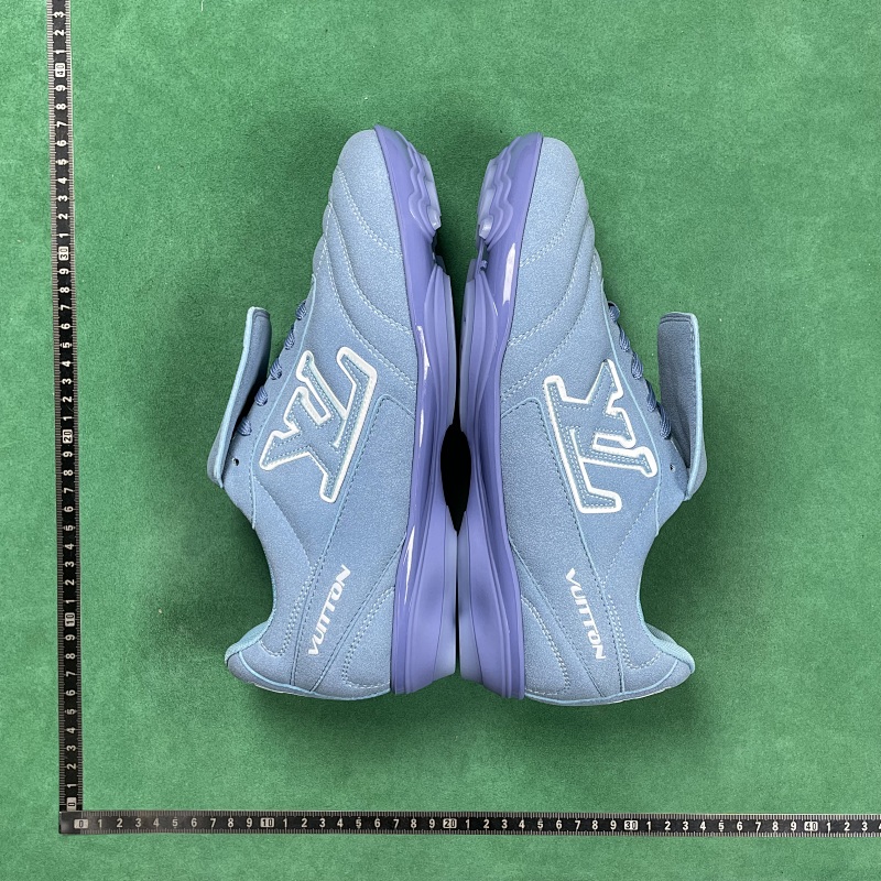 LOUIS VUITTON SNEAKERS (132)