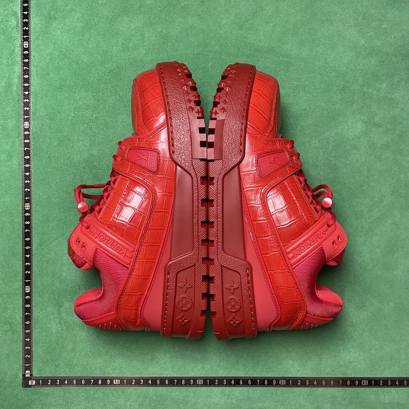 LOUIS VUITTON SNEAKERS (288)