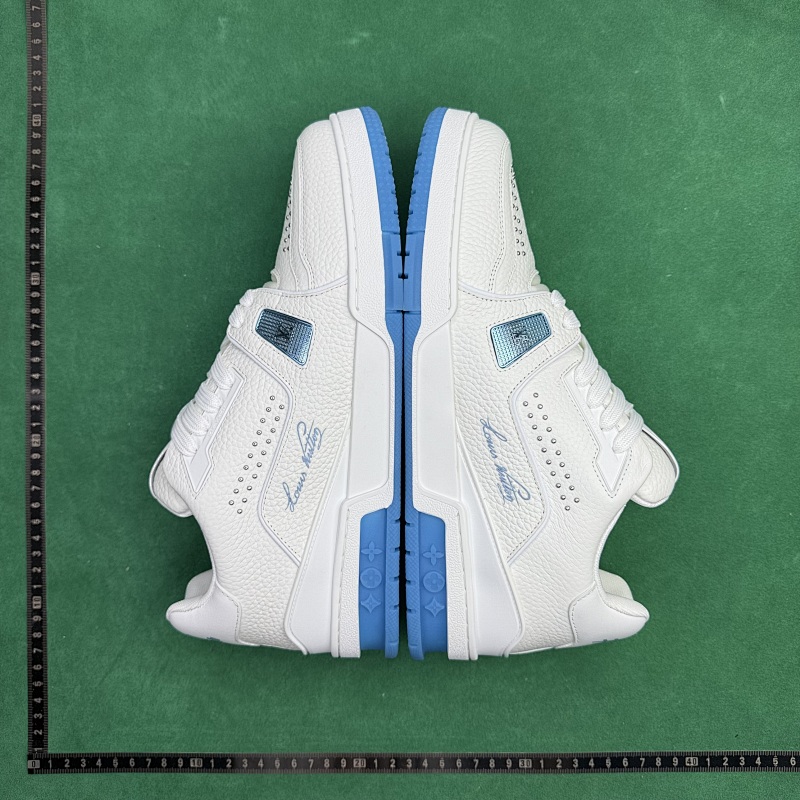 LOUIS VUITTON SNEAKERS (177)