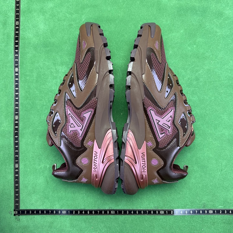 LOUIS VUITTON SNEAKERS (258)