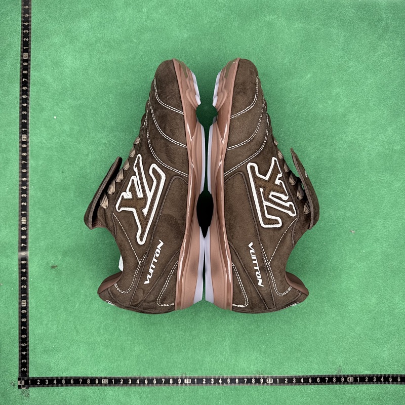 LOUIS VUITTON SNEAKERS (212)