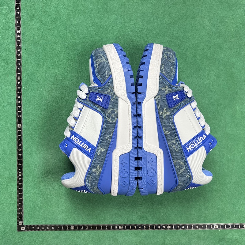 LOUIS VUITTON SNEAKERS (153)