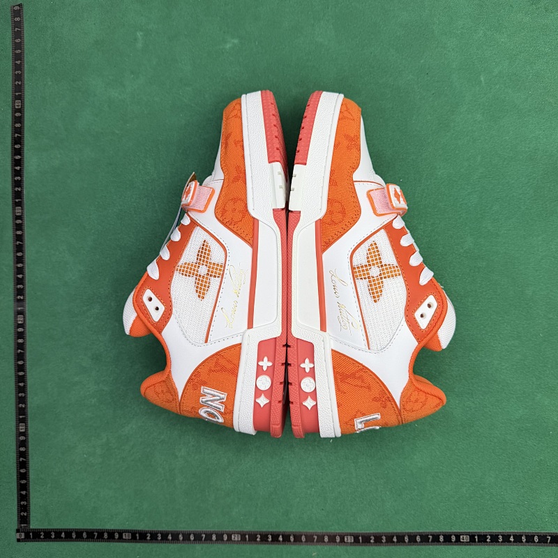 LOUIS VUITTON SNEAKERS (95)