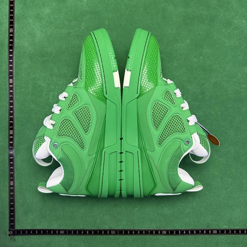 LOUIS VUITTON SNEAKERS (322)