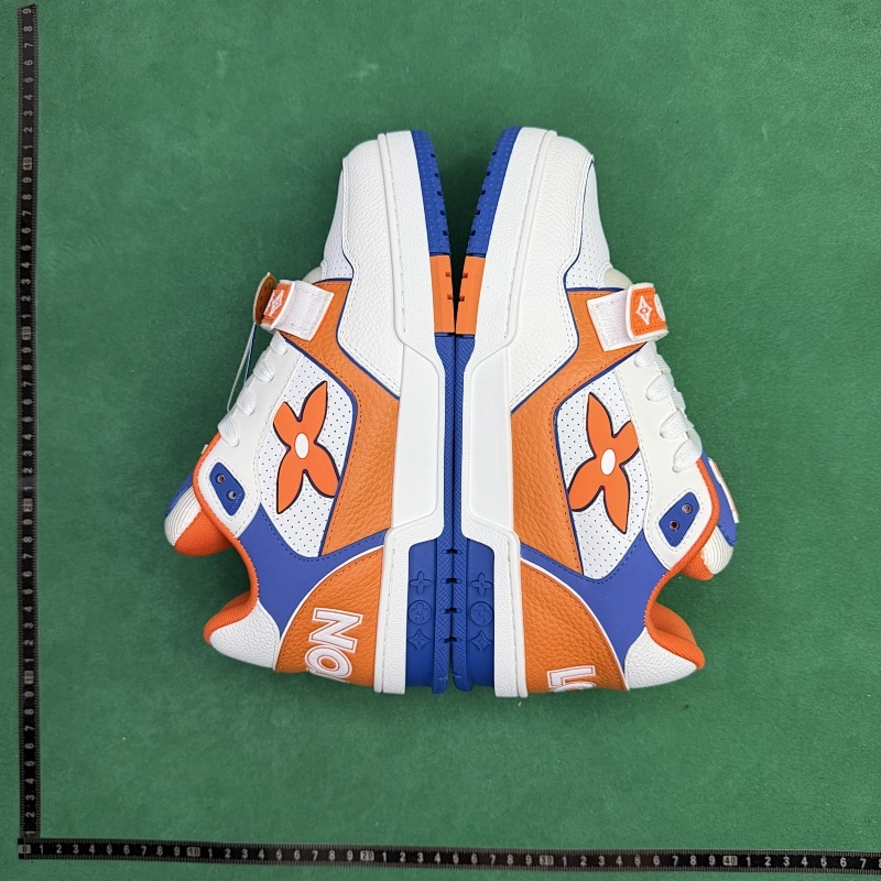 LOUIS VUITTON SNEAKERS (92)