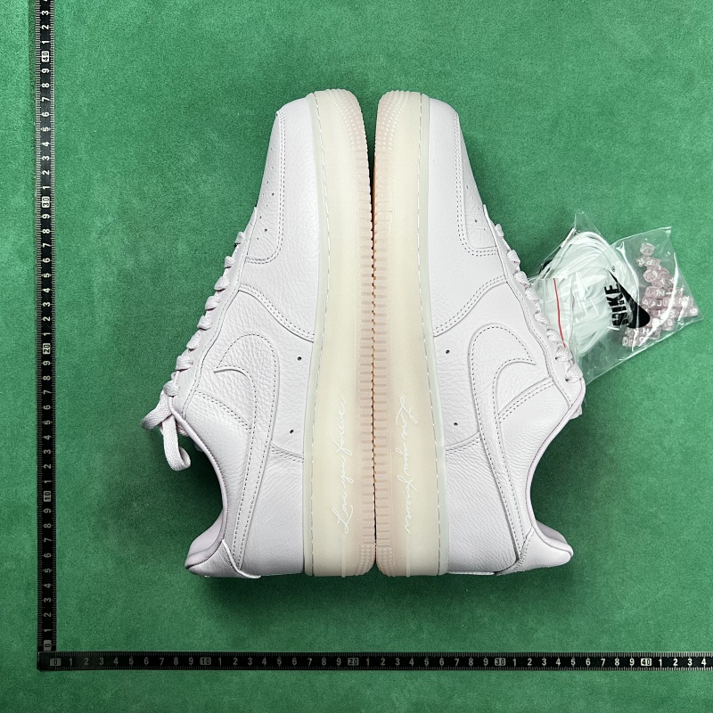 NIKE AIRFORCE 1