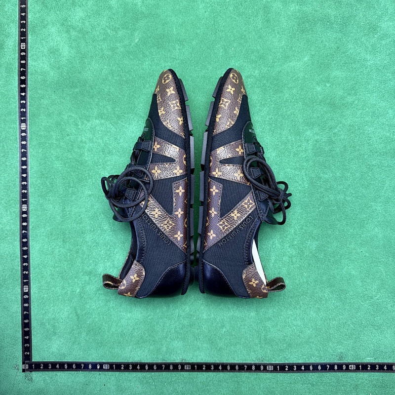 LOUIS VUITTON SNEAKERS (223)