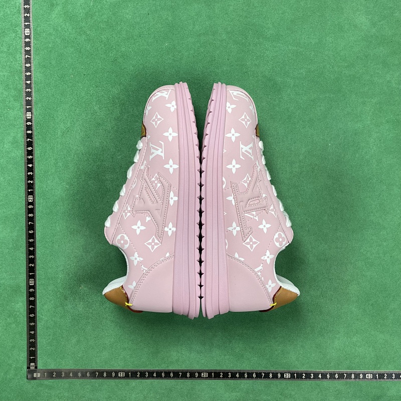 LOUIS VUITTON SNEAKERS (128)