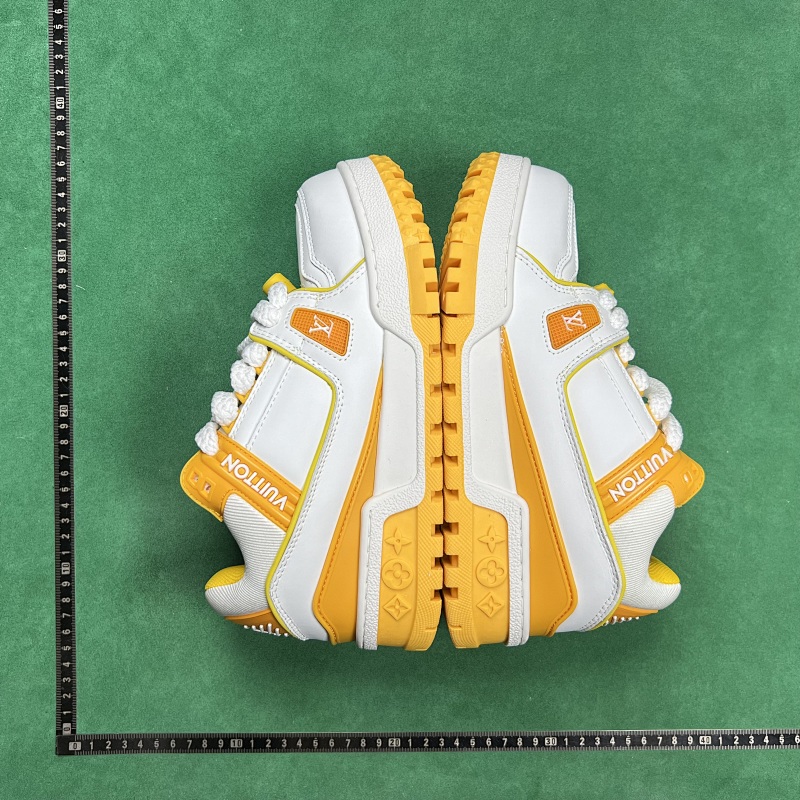 LOUIS VUITTON SNEAKERS (151)