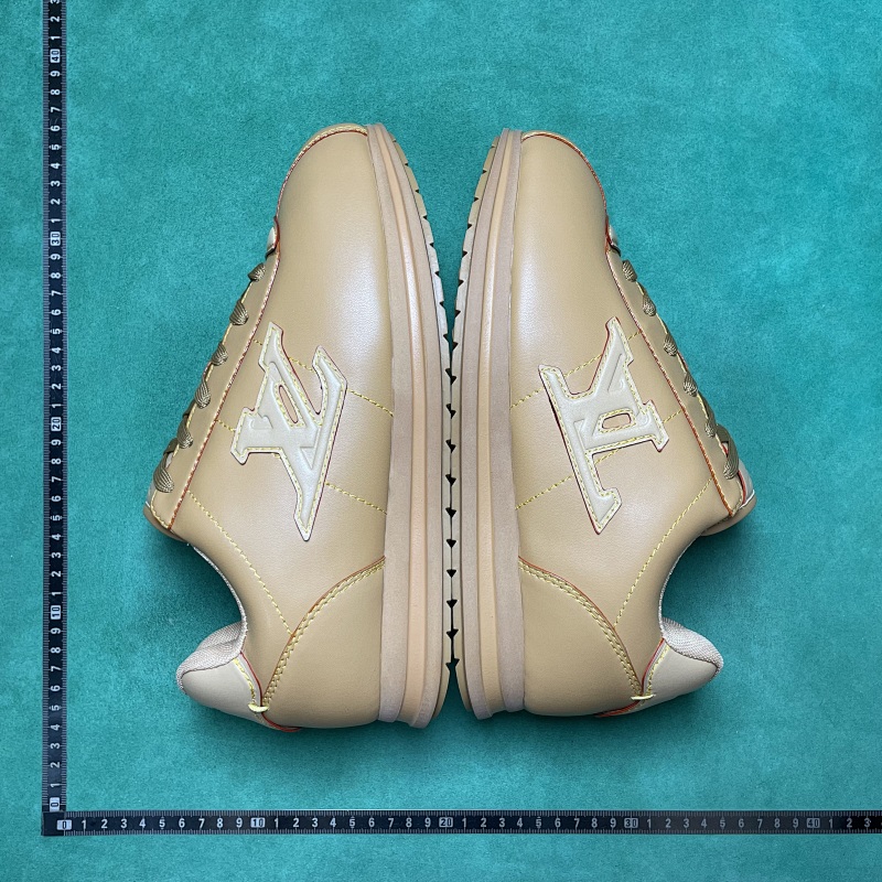 LOUIS VUITTON SNEAKERS (238)