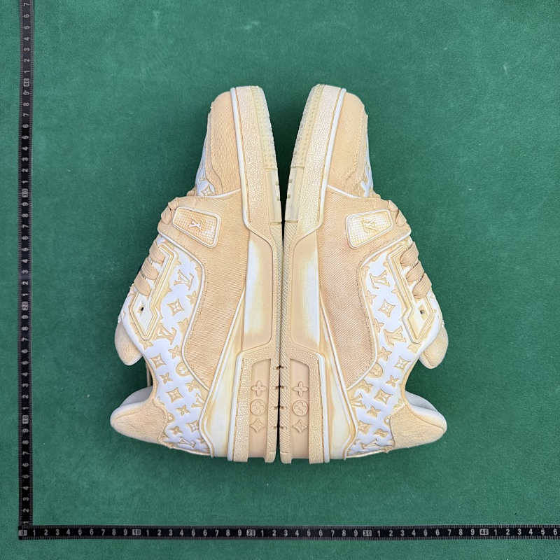 LOUIS VUITTON SNEAKERS (169)