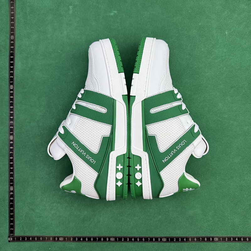 LOUIS VUITTON SNEAKERS (202)