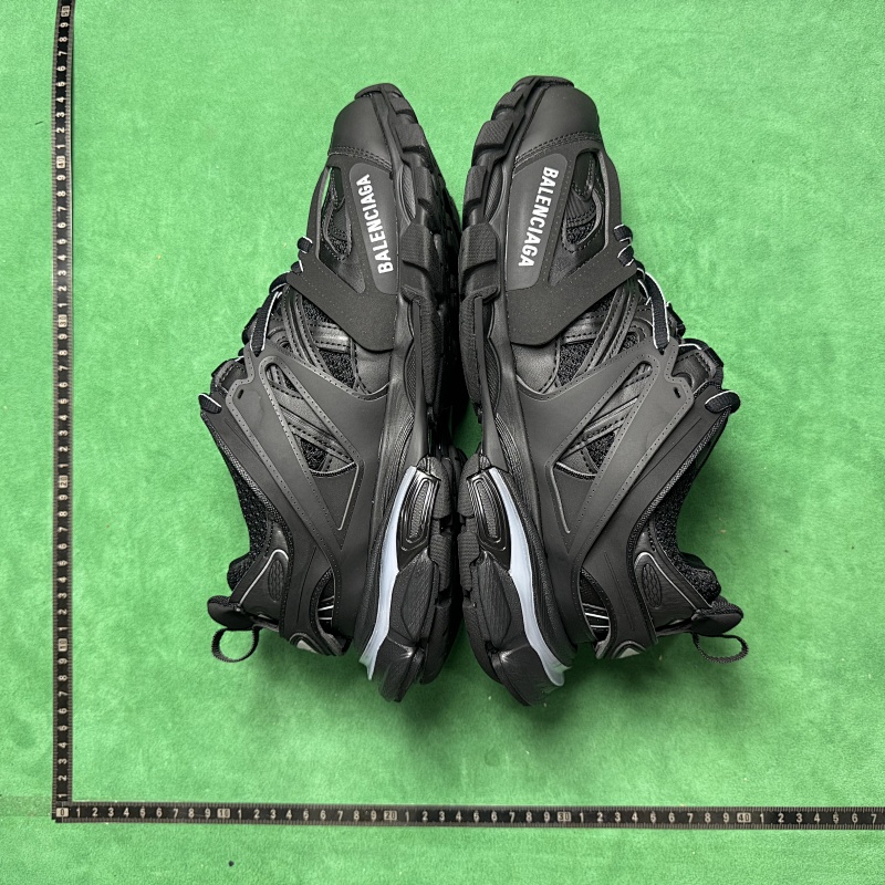 BALENCIAGA SNEAKERS (2)