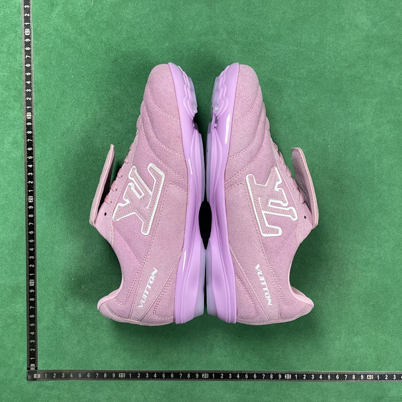 LOUIS VUITTON SNEAKERS (131)
