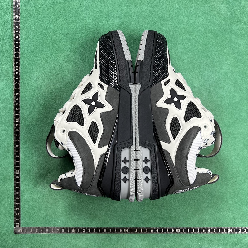 LOUIS VUITTON SNEAKERS (3)