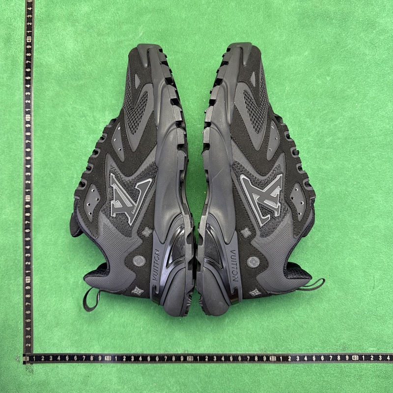 LOUIS VUITTON SNEAKERS (254)