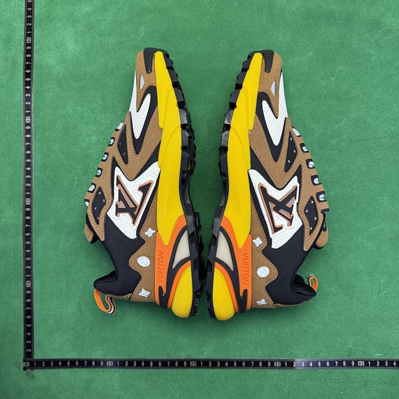 LOUIS VUITTON SNEAKERS (253)
