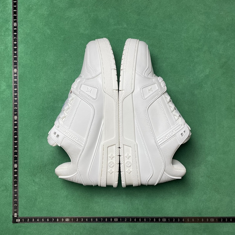 LOUIS VUITTON SNEAKERS (268)