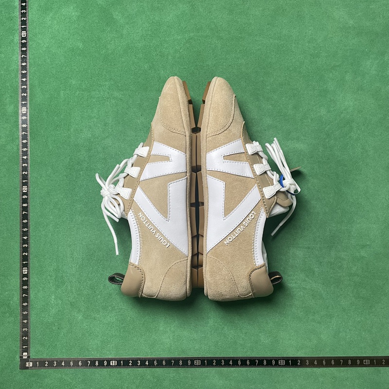 LOUIS VUITTON SNEAKERS (298)