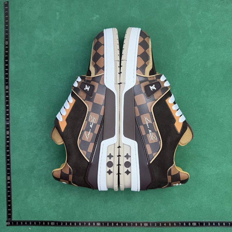 LOUIS VUITTON SNEAKERS (66)