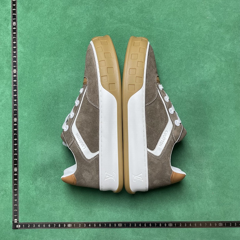 LOUIS VUITTON SNEAKERS (229)