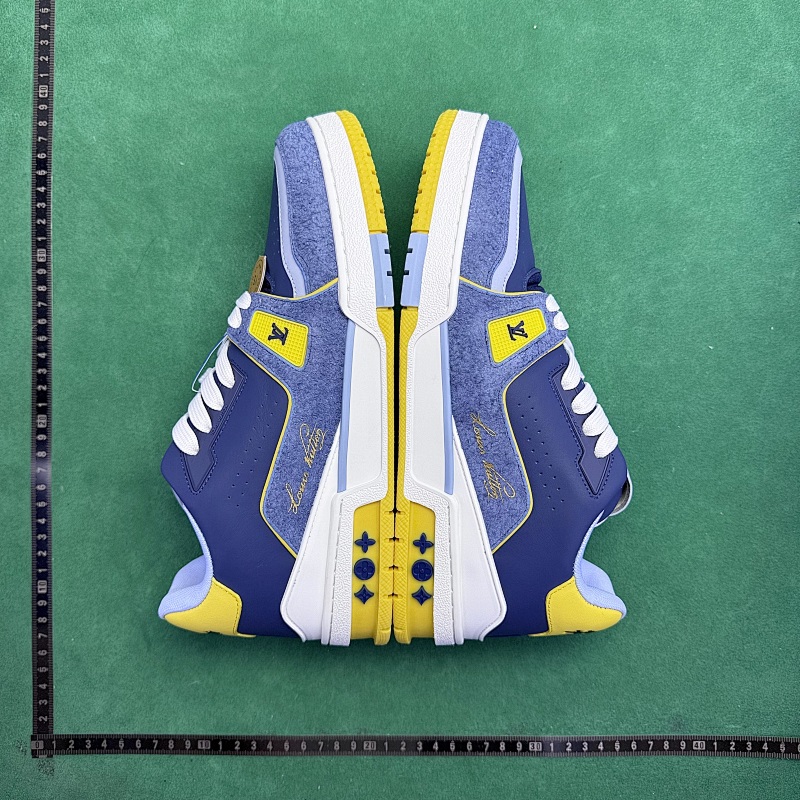 LOUIS VUITTON SNEAKERS (184)