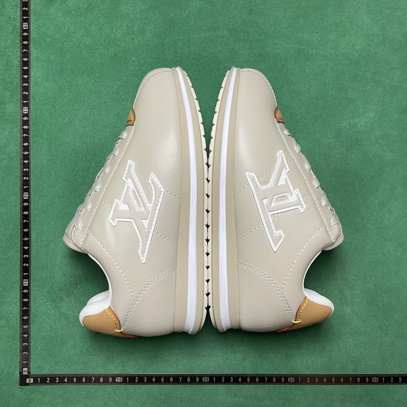 LOUIS VUITTON SNEAKERS (237)