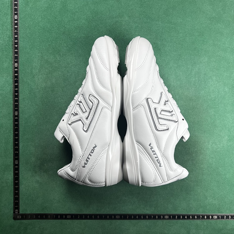LOUIS VUITTON SNEAKERS (18)