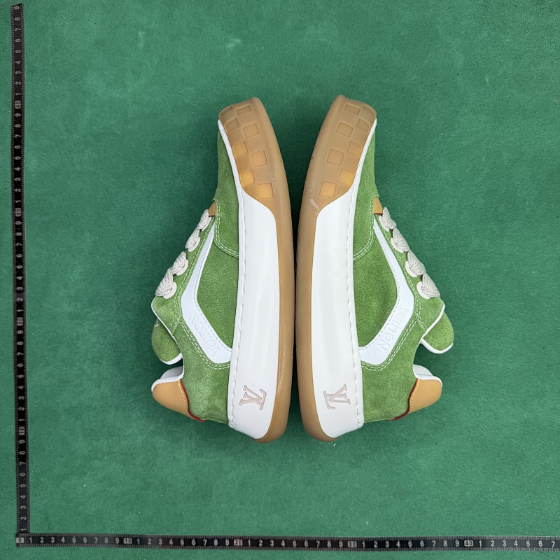 LOUIS VUITTON SNEAKERS (55)