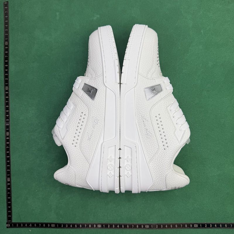 LOUIS VUITTON SNEAKERS (67)