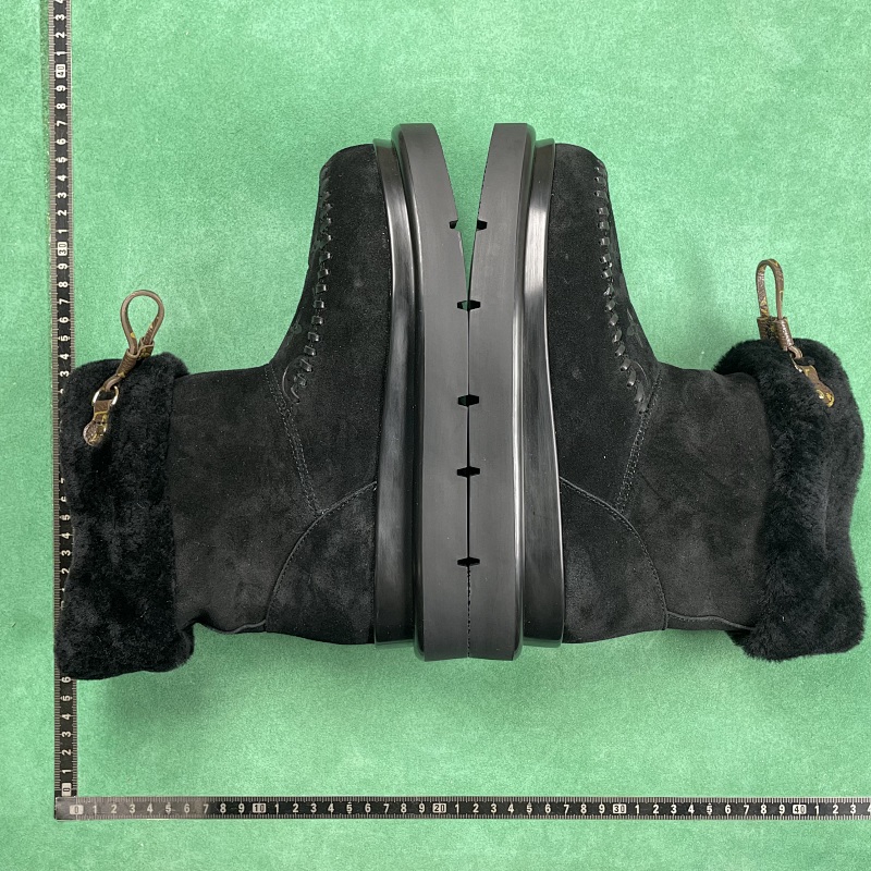 LOUIS VUITTON SNEAKERS (30)