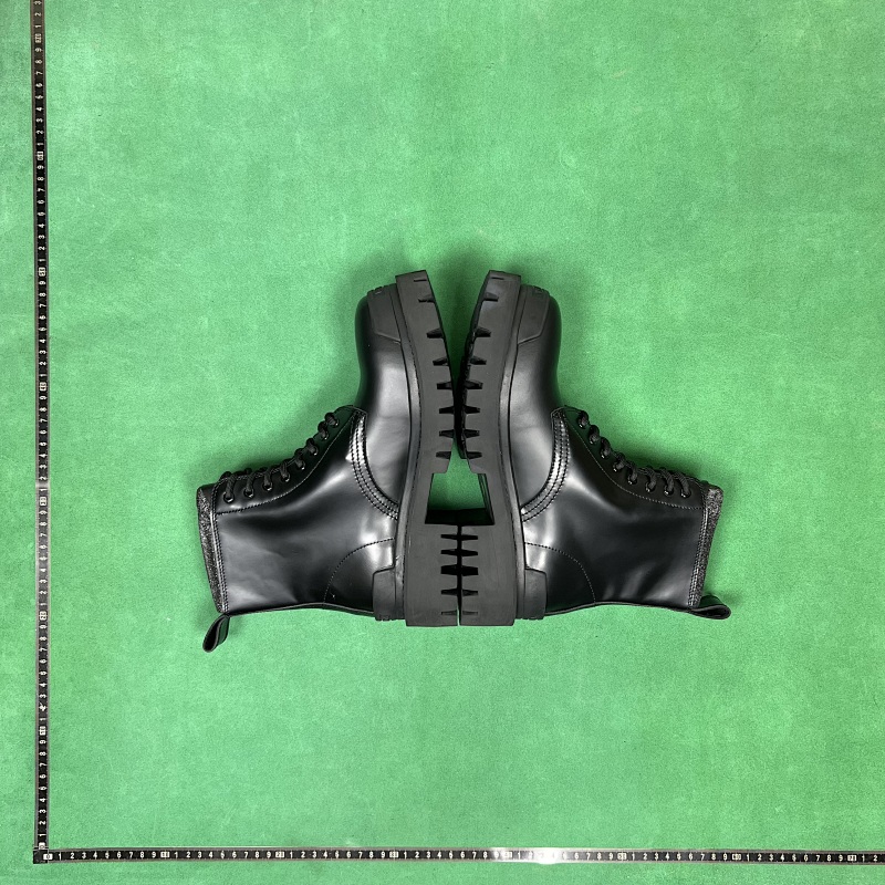 BALENCIAGA SNEAKERS (250)