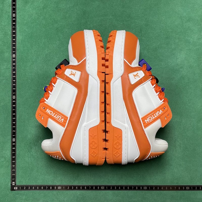 LOUIS VUITTON SNEAKERS (276)