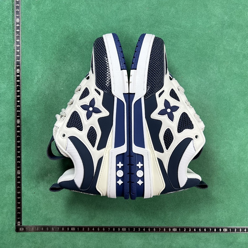 LOUIS VUITTON SNEAKERS