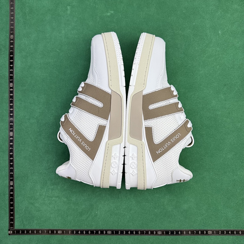 LOUIS VUITTON SNEAKERS (205)