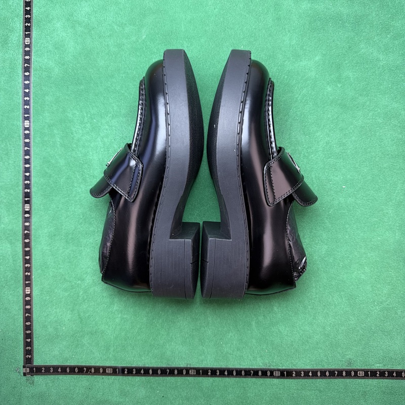 PRADA SNEAKERS (35)