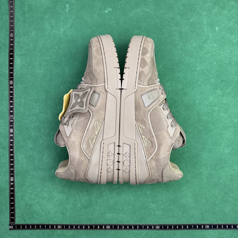 LOUIS VUITTON SNEAKERS (193)